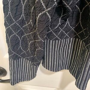 Smart Spera boutique light jacket! Geometric is in , charcoal and cream!